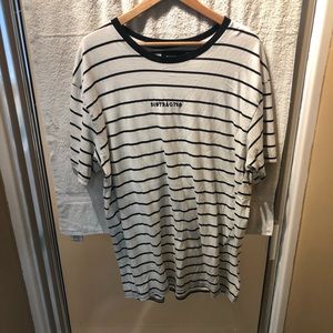 Stripped graphic tee. Distracted